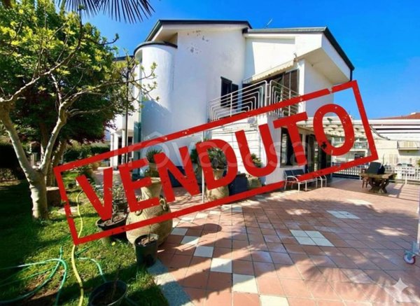 casa indipendente in vendita a Beinasco in zona Borgaretto