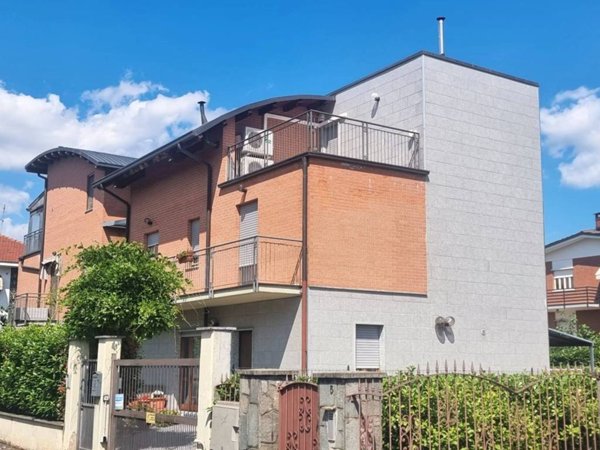 casa indipendente in vendita a Beinasco in zona Borgaretto