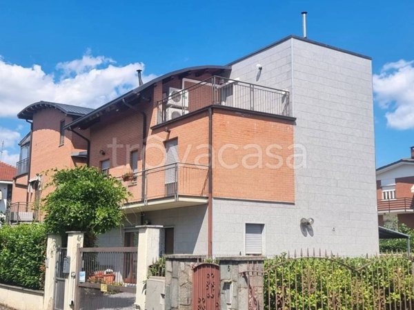 casa indipendente in vendita a Beinasco in zona Borgaretto