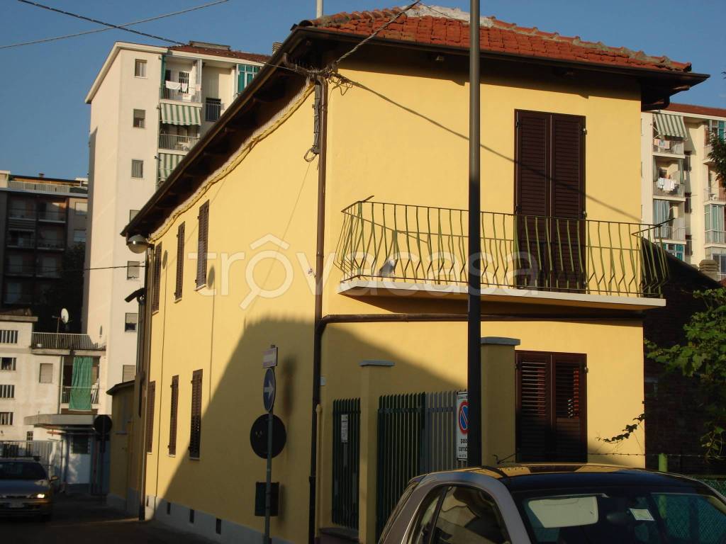 casa indipendente in vendita a Beinasco in zona Borgaretto