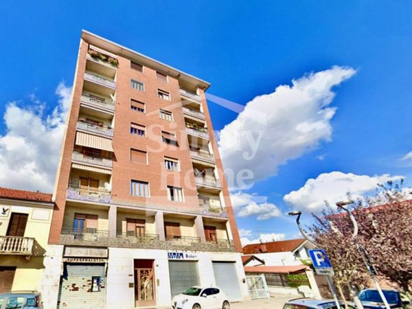 negozio in vendita a Beinasco in zona Borgaretto