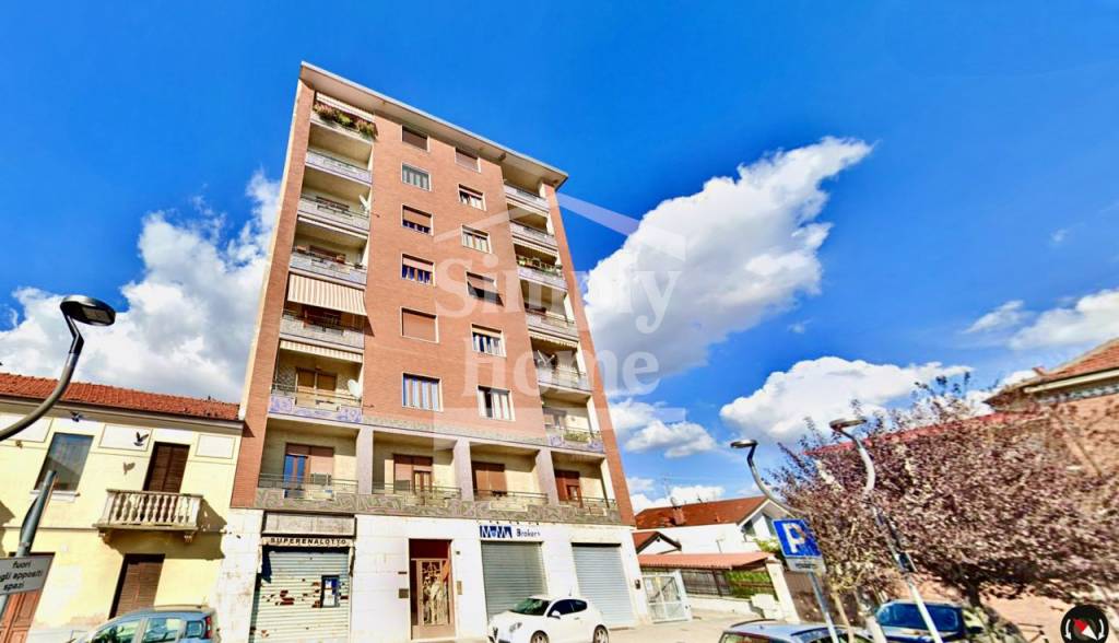 negozio in vendita a Beinasco in zona Borgaretto
