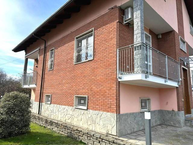 casa indipendente in vendita a Beinasco in zona Borgaretto