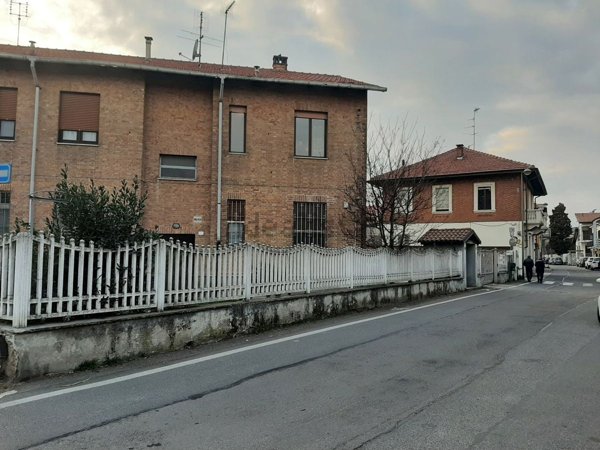 appartamento in vendita a Beinasco in zona Borgaretto