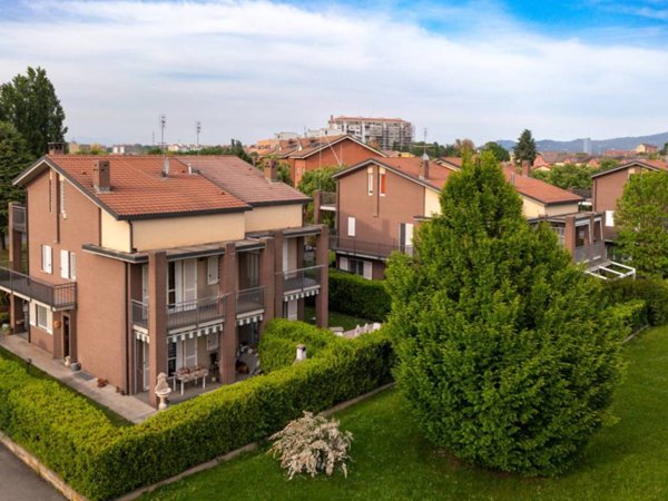 casa indipendente in vendita a Beinasco in zona Borgaretto