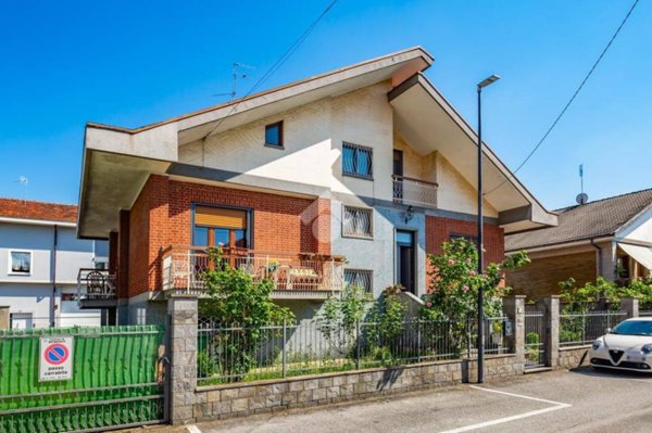casa indipendente in vendita a Beinasco in zona Borgaretto