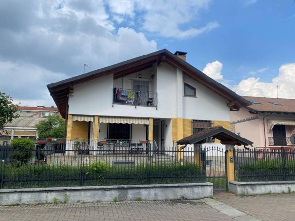 casa indipendente in vendita a Beinasco in zona Borgaretto