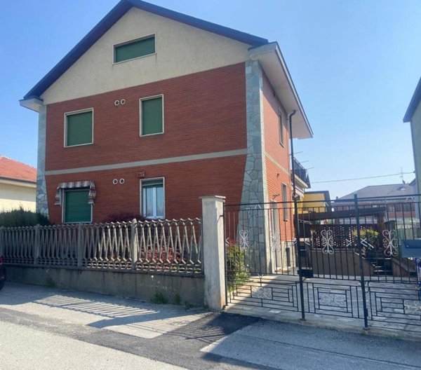 casa indipendente in vendita a Beinasco