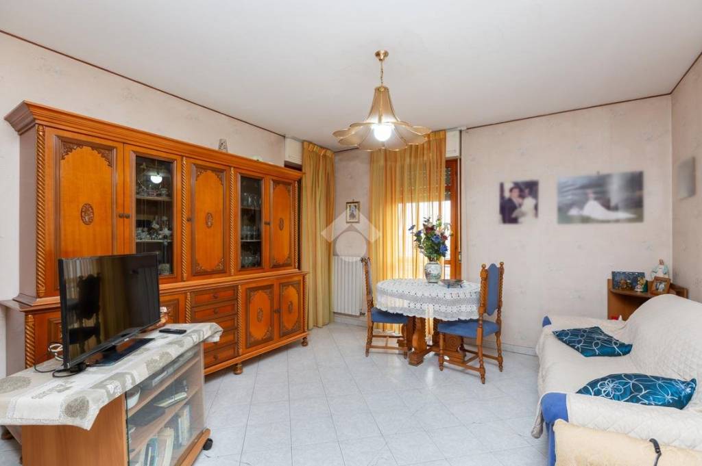appartamento in vendita a Beinasco in zona Fornaci