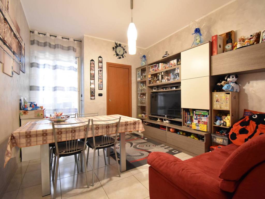 appartamento in vendita a Beinasco in zona Fornaci
