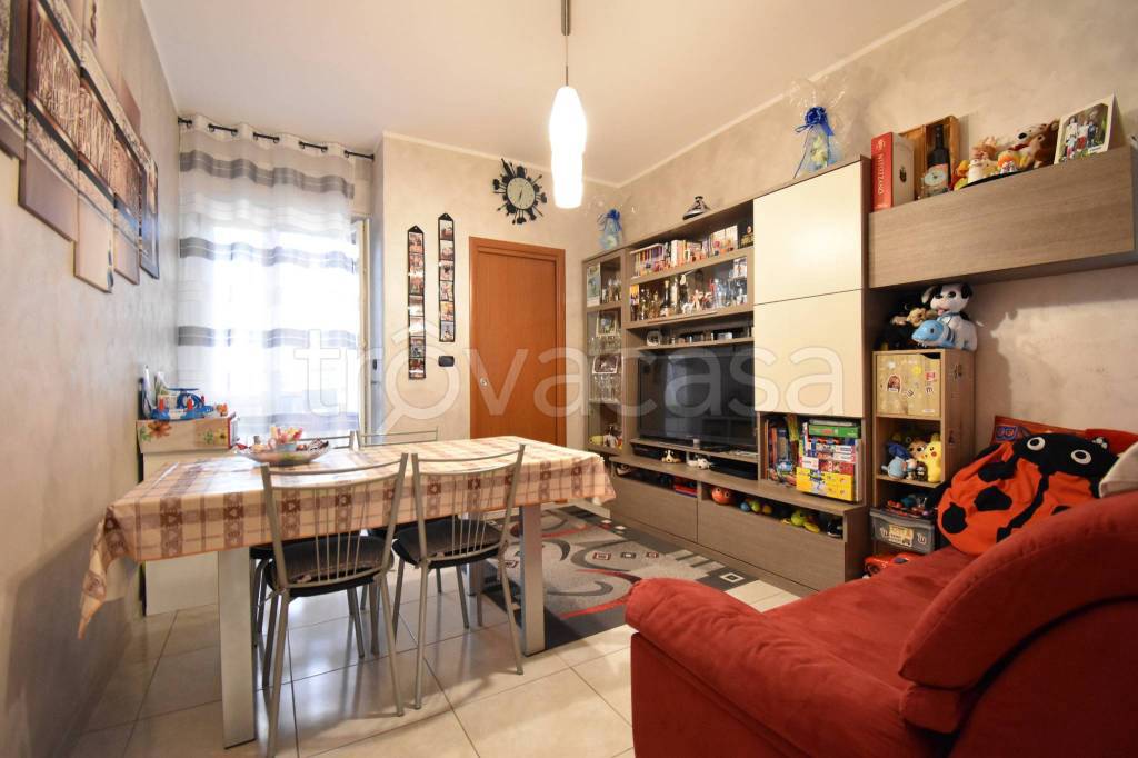appartamento in vendita a Beinasco in zona Fornaci