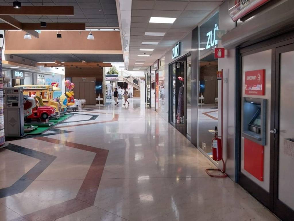negozio in vendita a Beinasco in zona Fornaci