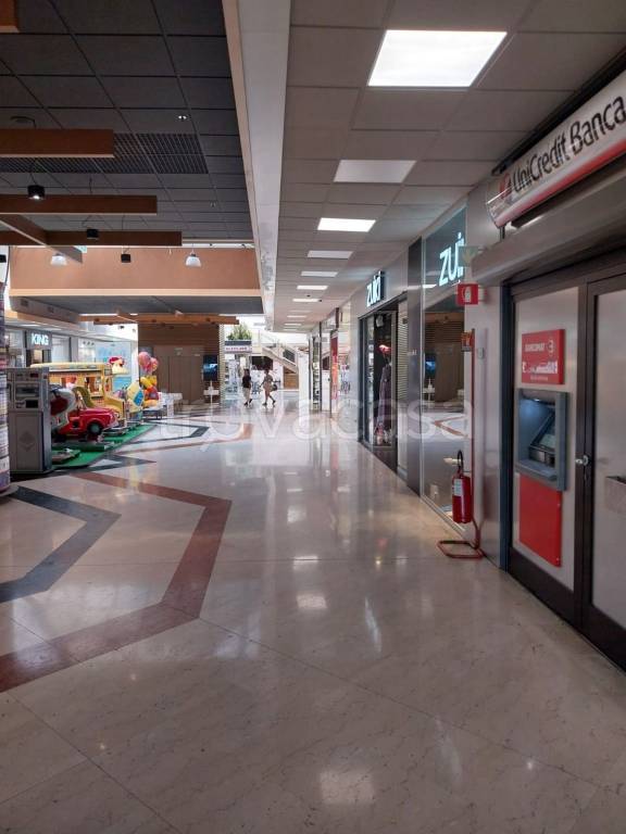 negozio in vendita a Beinasco in zona Fornaci