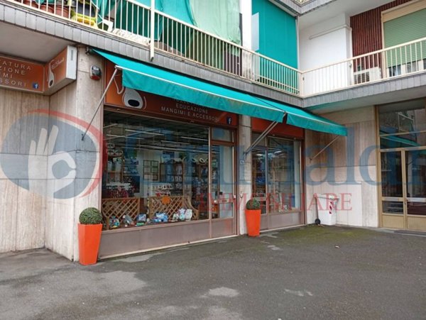 negozio in vendita a Beinasco in zona Borgaretto