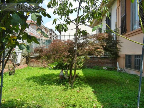 casa indipendente in vendita a Beinasco in zona Borgaretto