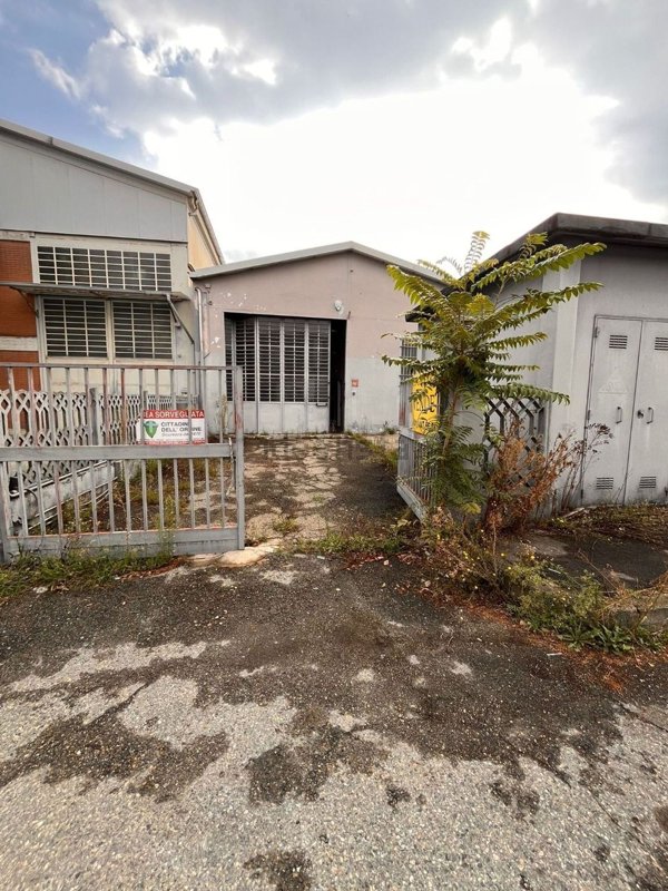 capannone in vendita a Beinasco