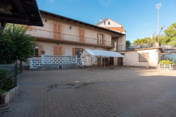 casa indipendente in vendita a Beinasco in zona Fornaci