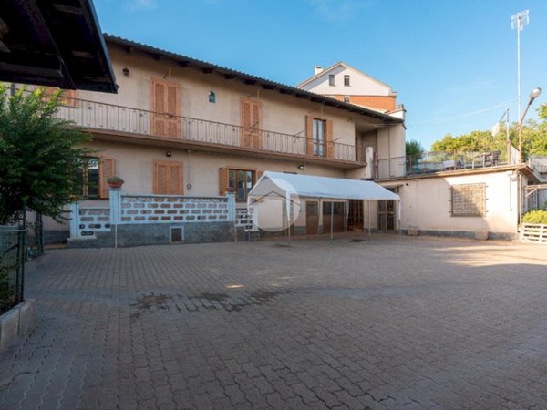 casa indipendente in vendita a Beinasco in zona Fornaci