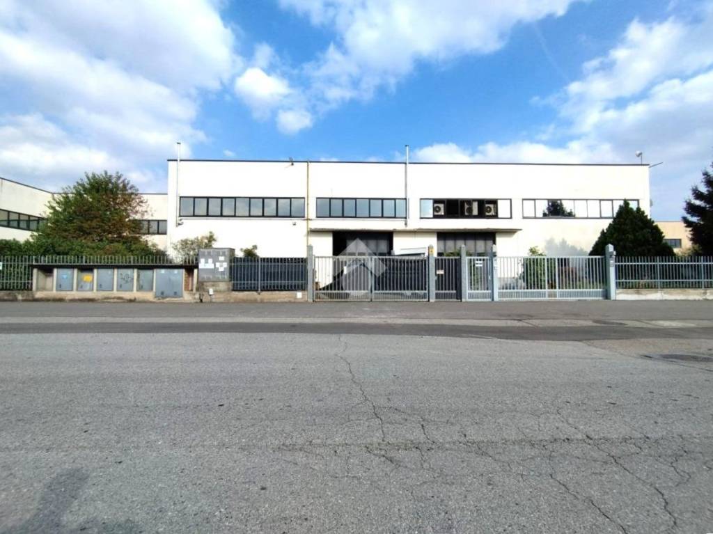 locale commerciale in vendita a Beinasco