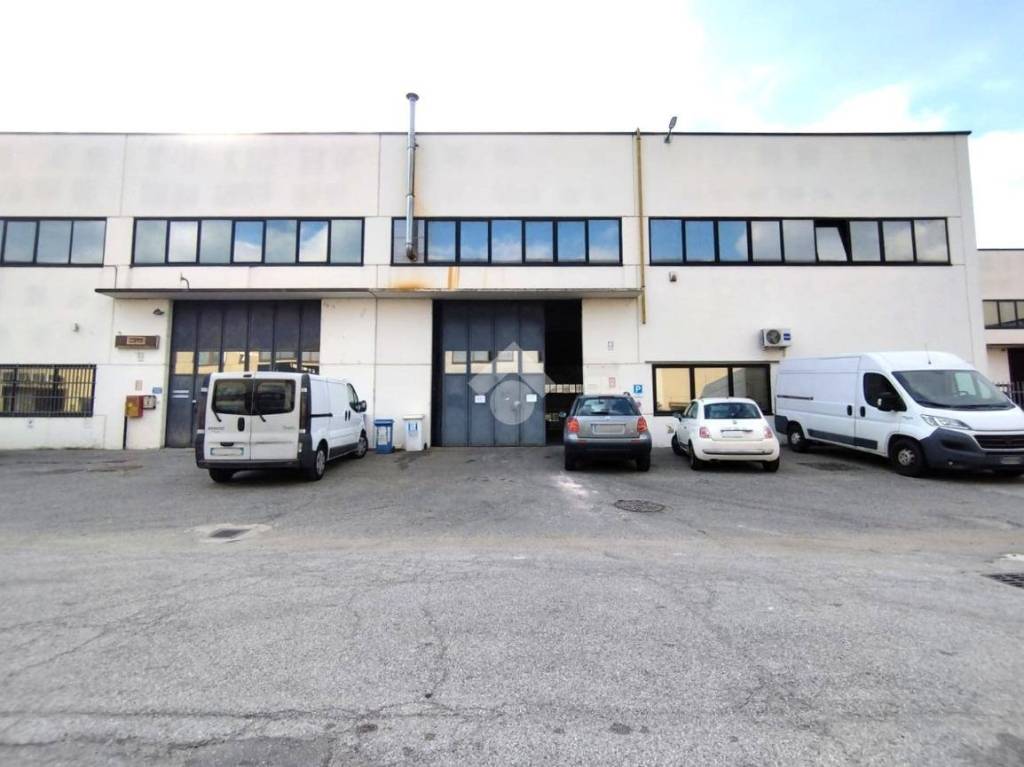 locale commerciale in vendita a Beinasco