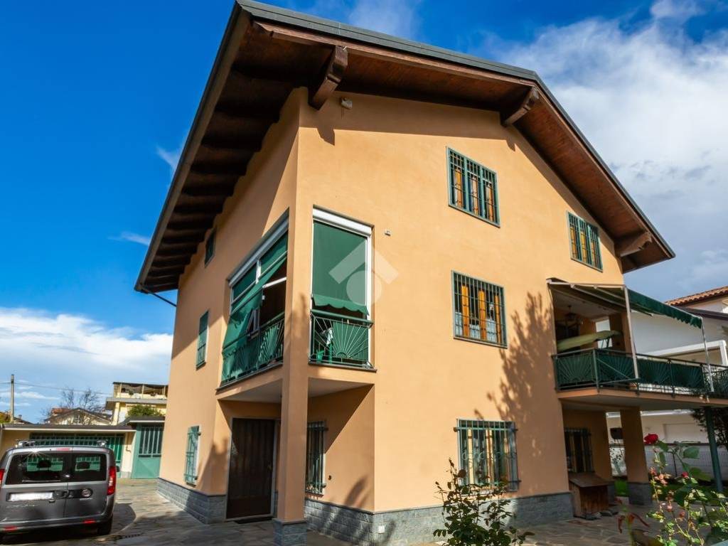 casa indipendente in vendita a Beinasco in zona Borgaretto