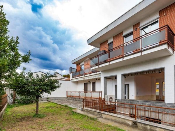 casa indipendente in vendita a Beinasco in zona Borgaretto