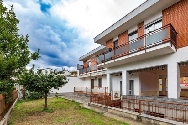 casa indipendente in vendita a Beinasco in zona Borgaretto