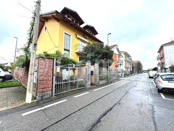 appartamento in vendita a Beinasco in zona Borgaretto