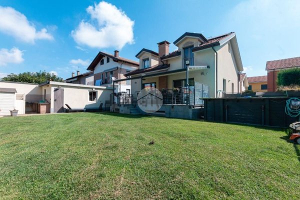 casa indipendente in vendita a Beinasco in zona Borgaretto