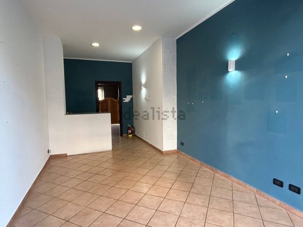 locale commerciale in vendita a Beinasco in zona Borgaretto