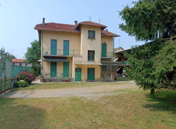 casa indipendente in vendita a Beinasco in zona Fornaci