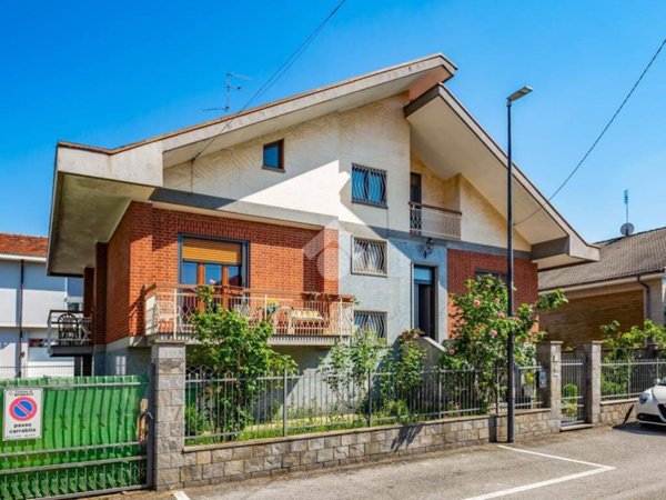 casa indipendente in vendita a Beinasco in zona Borgaretto