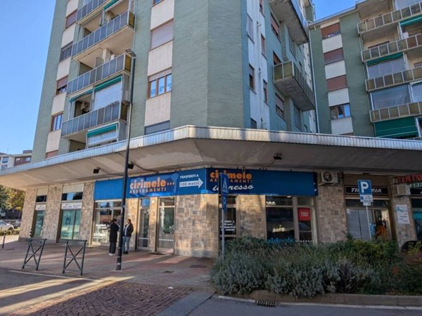 negozio in vendita a Beinasco in zona Fornaci
