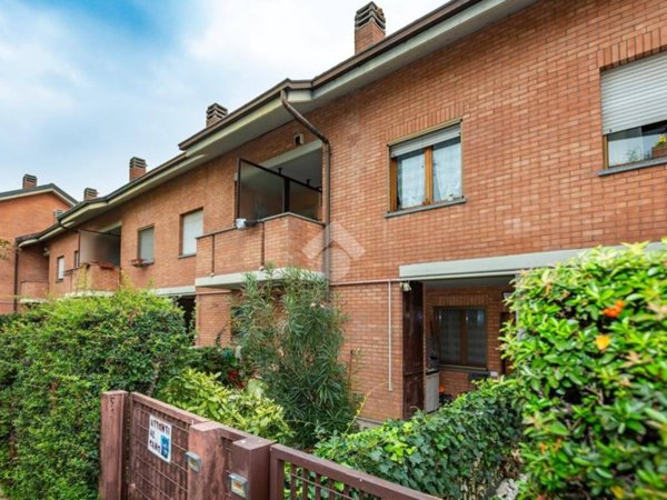 casa indipendente in vendita a Beinasco in zona Fornaci