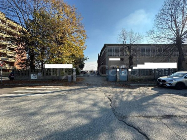 locale commerciale in vendita a Beinasco