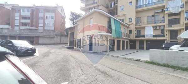 locale di sgombero in vendita a Beinasco