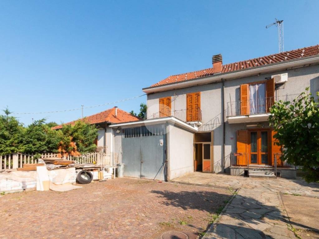 locale di sgombero in vendita a Beinasco