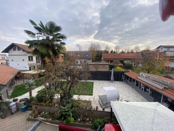 casa indipendente in vendita a Beinasco in zona Borgaretto