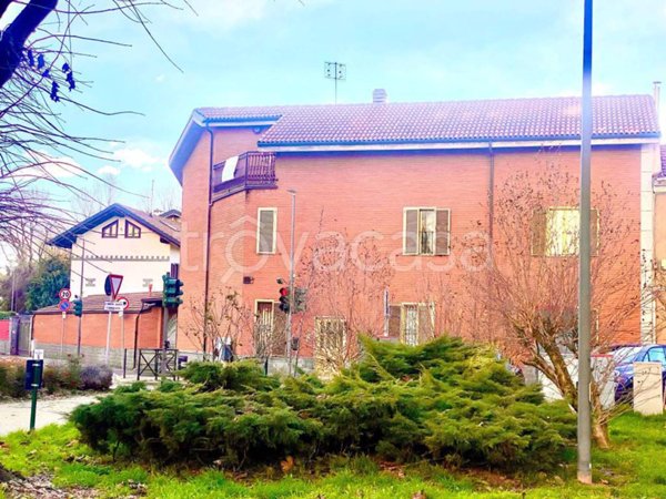 casa indipendente in vendita a Beinasco in zona Borgaretto