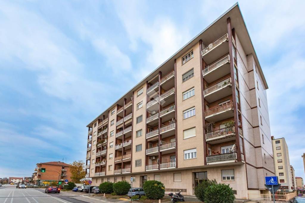 appartamento in vendita a Beinasco in zona Borgaretto