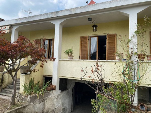 casa indipendente in vendita a Beinasco in zona Borgaretto