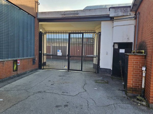 locale di sgombero in vendita a Beinasco in zona Fornaci