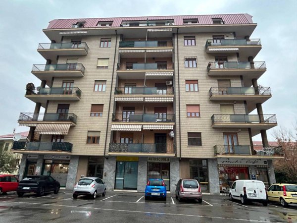 appartamento in vendita a Beinasco in zona Borgaretto