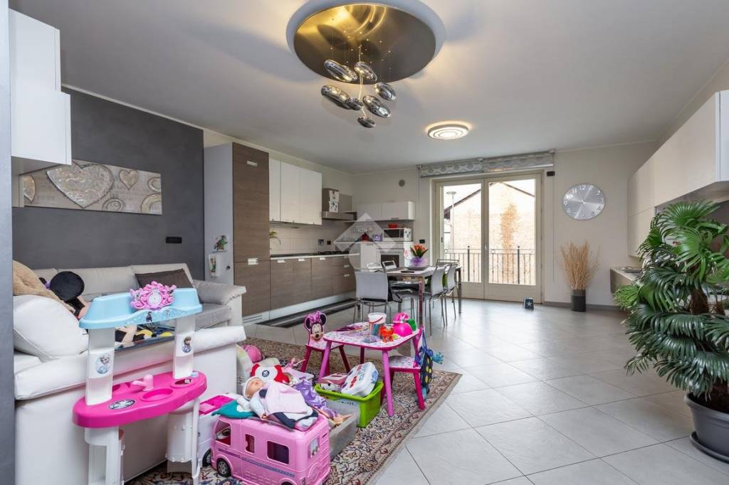 appartamento in vendita a Beinasco in zona Fornaci