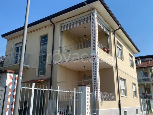 casa indipendente in vendita a Beinasco in zona Borgaretto