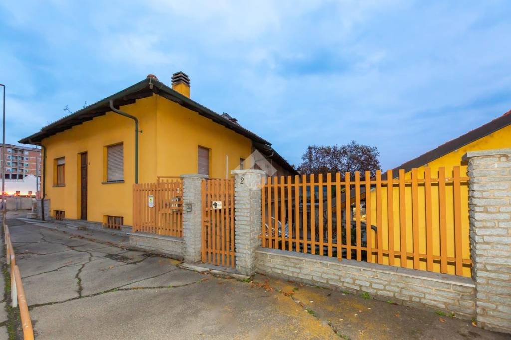 casa indipendente in vendita a Beinasco