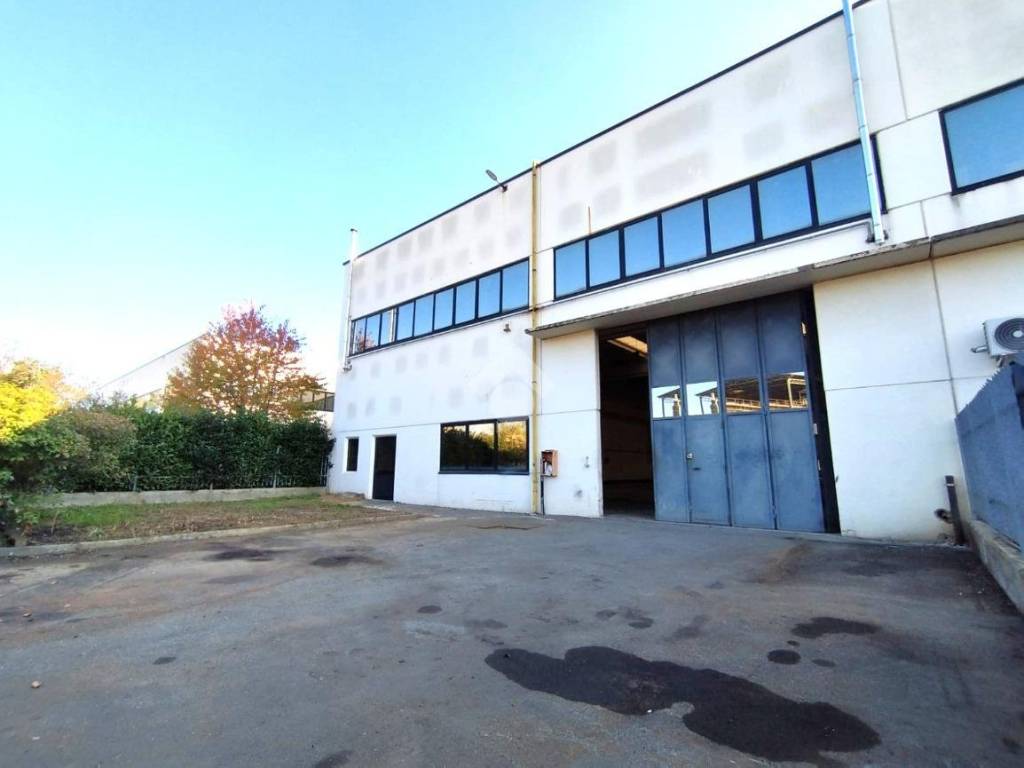locale commerciale in vendita a Beinasco