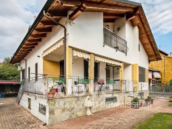 casa indipendente in vendita a Beinasco in zona Borgaretto