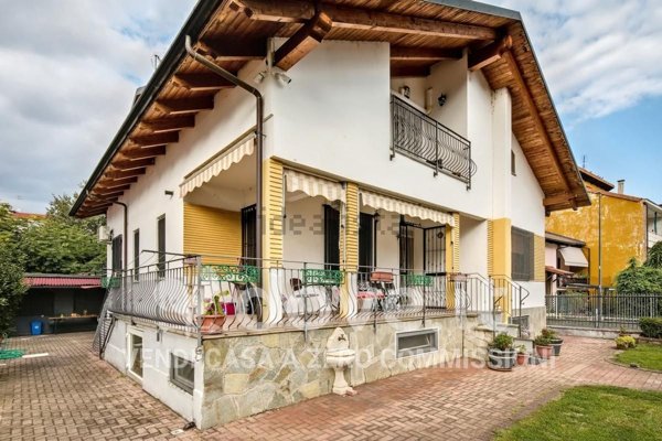 casa indipendente in vendita a Beinasco in zona Borgaretto