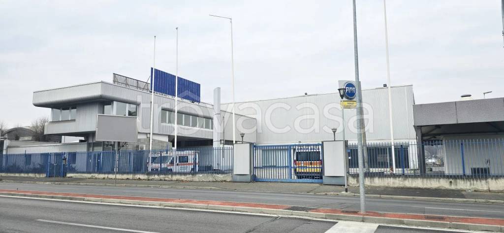 locale commerciale in vendita a Beinasco